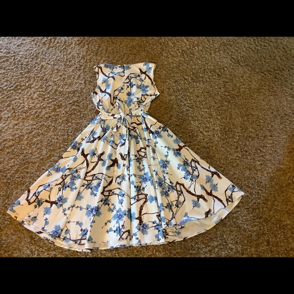 Dress size medium - Picture 2 of 2